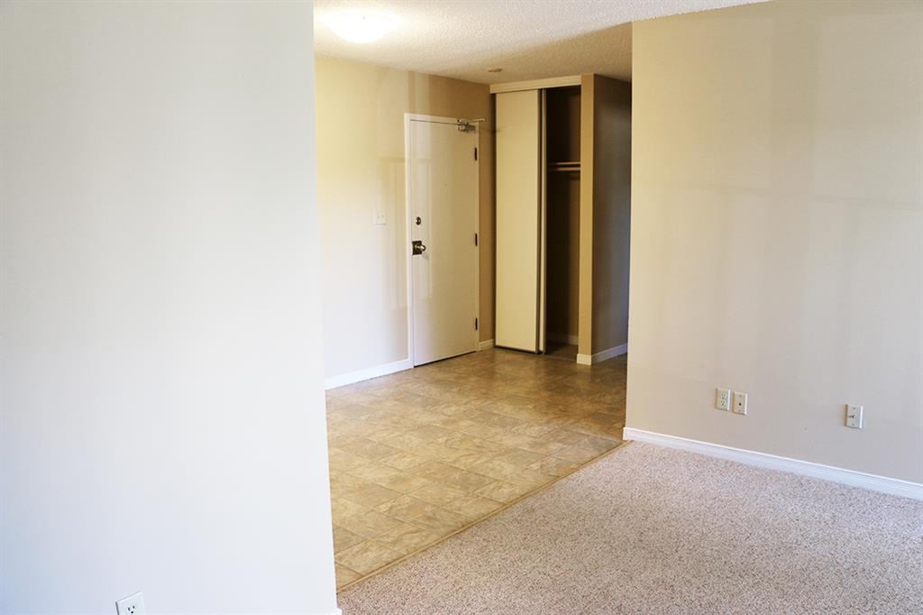 795 Grand Ave. W., Chatham Apartment for Rent