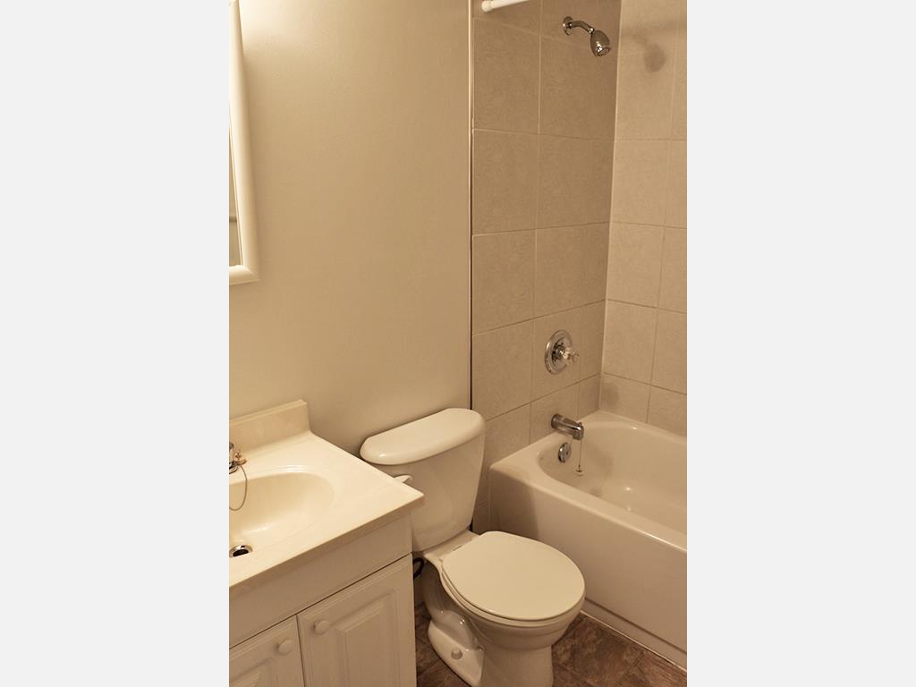 795 Grand Ave. W., Chatham Apartment for Rent