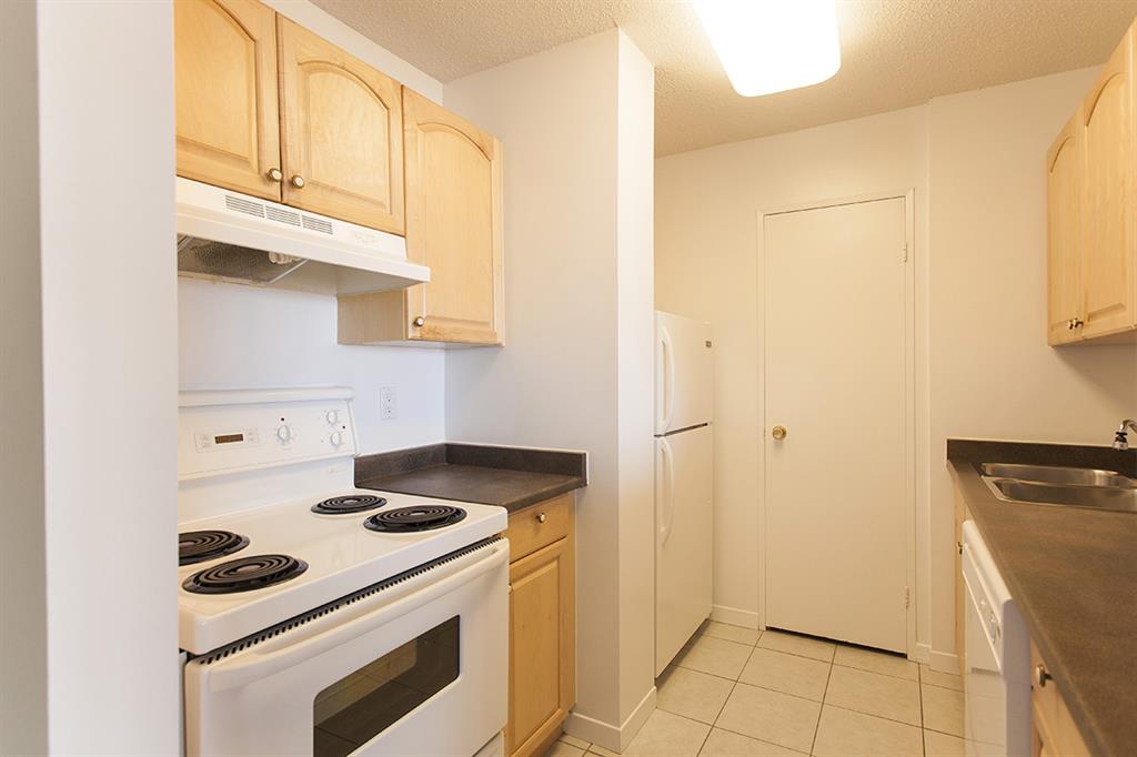 400 Sandringham Crescent, London Apartment for Rent