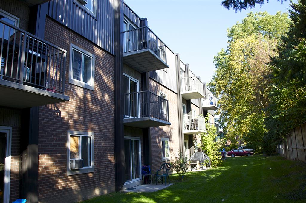 191 & 193 hull rd., strathroy Apartment for Rent