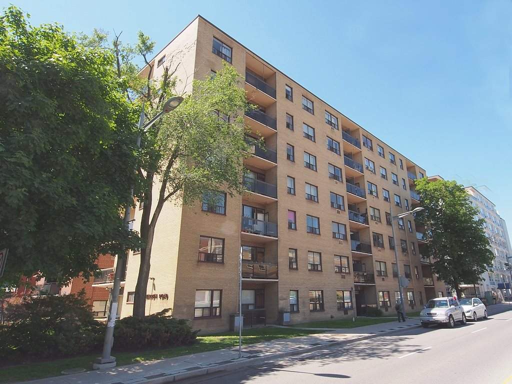 82 warren road, toronto Apartment for Rent