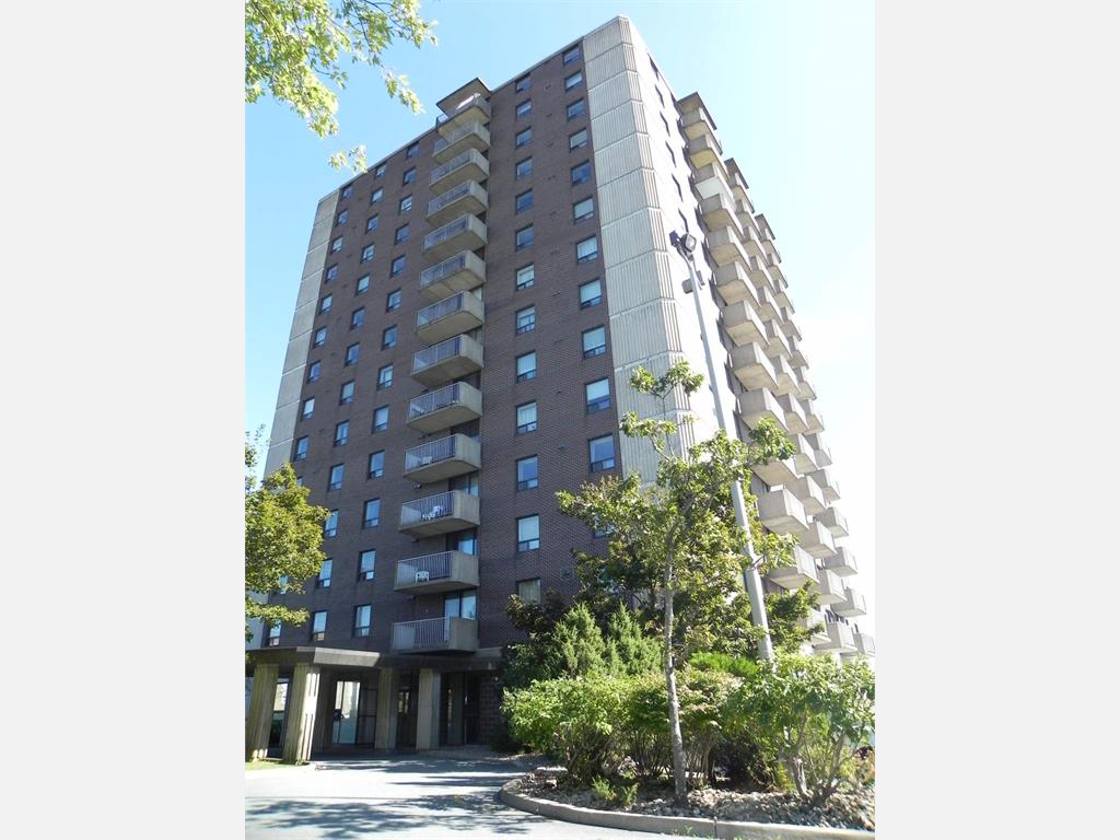 290 Main Ave.