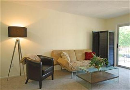 414 DUNDAS Street W