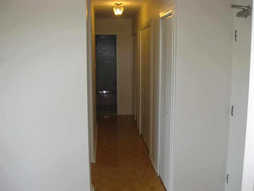 27 Henderson St