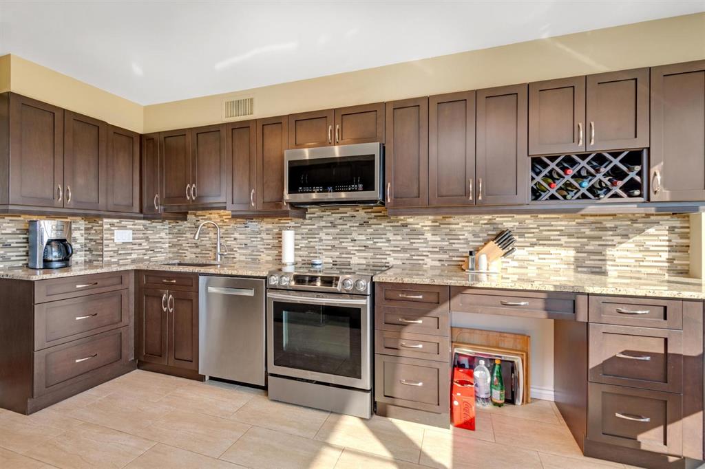 1500 Riverside Drive - 907