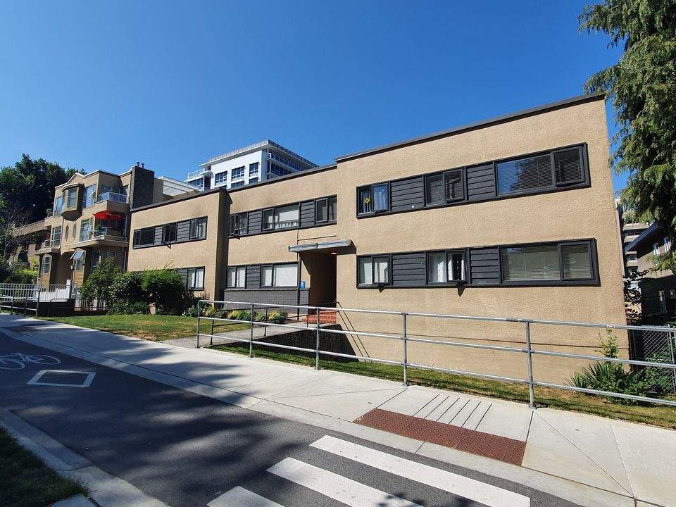 955 W 10th Ave.