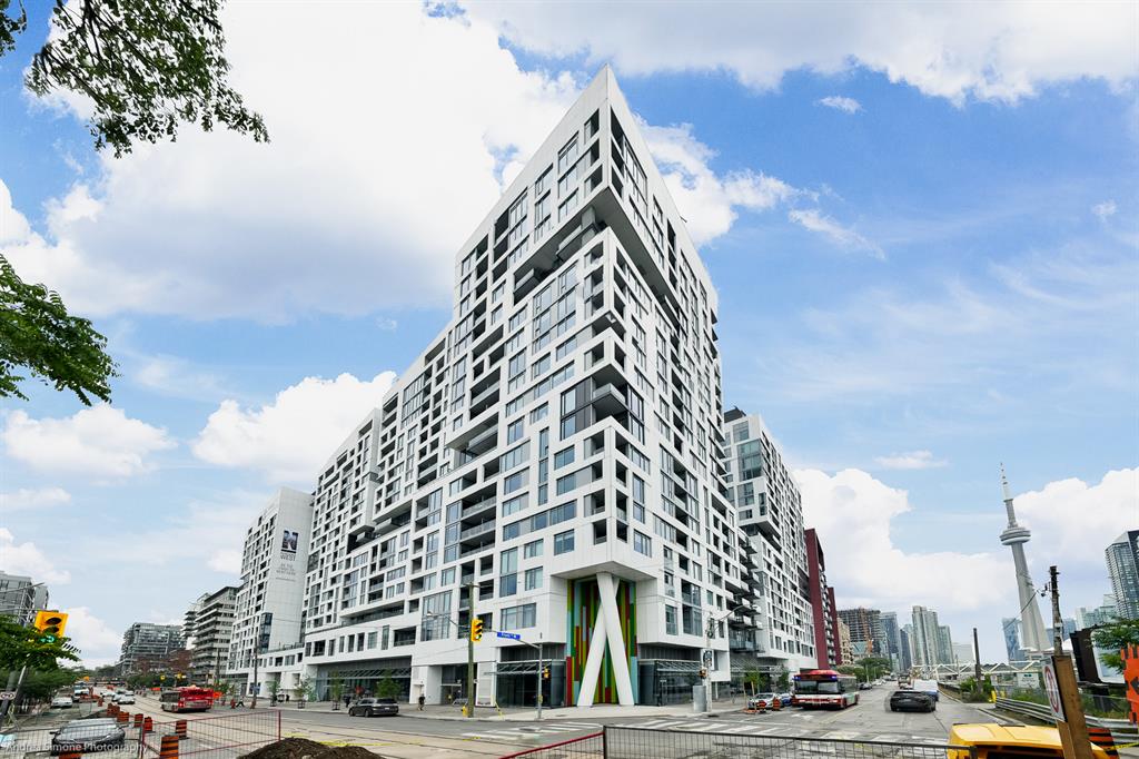 576 Front St. W