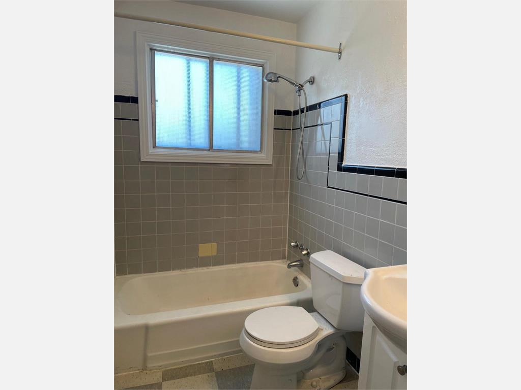 1 - 1689 Edgehill Place