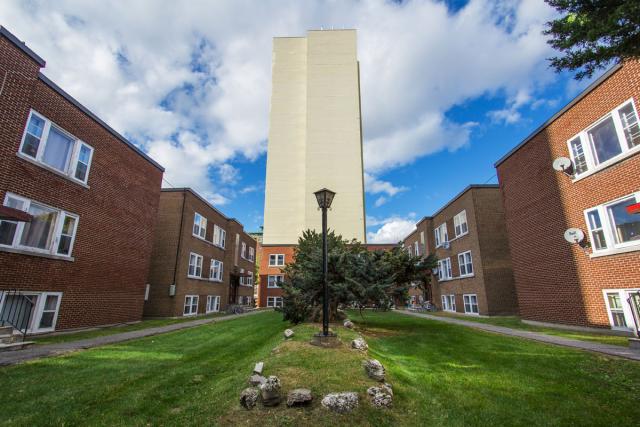 1 - 643 Rideau Street