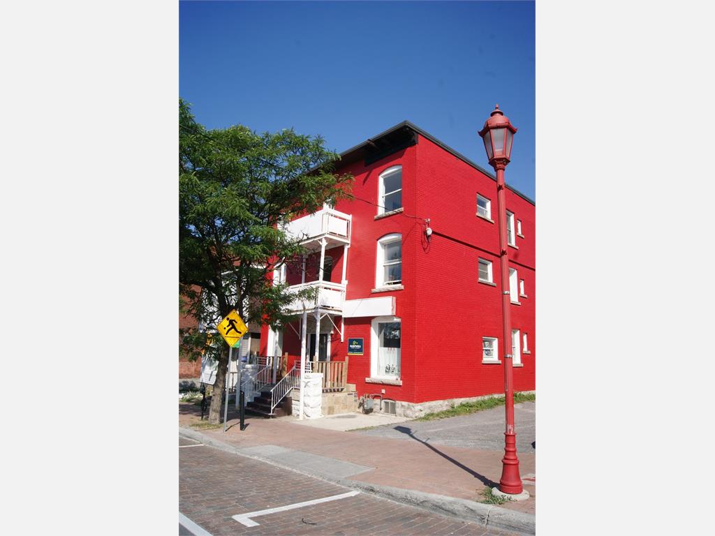 883 Somerset Street West