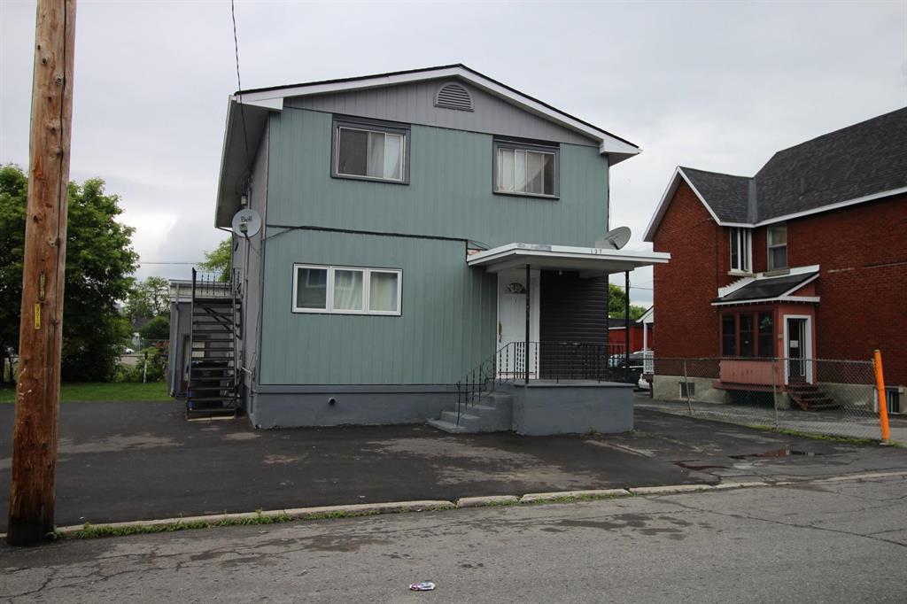 127 Carillon Street