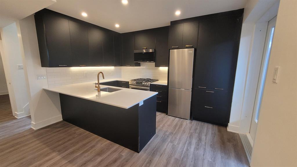 866 Woodroffe Avenue