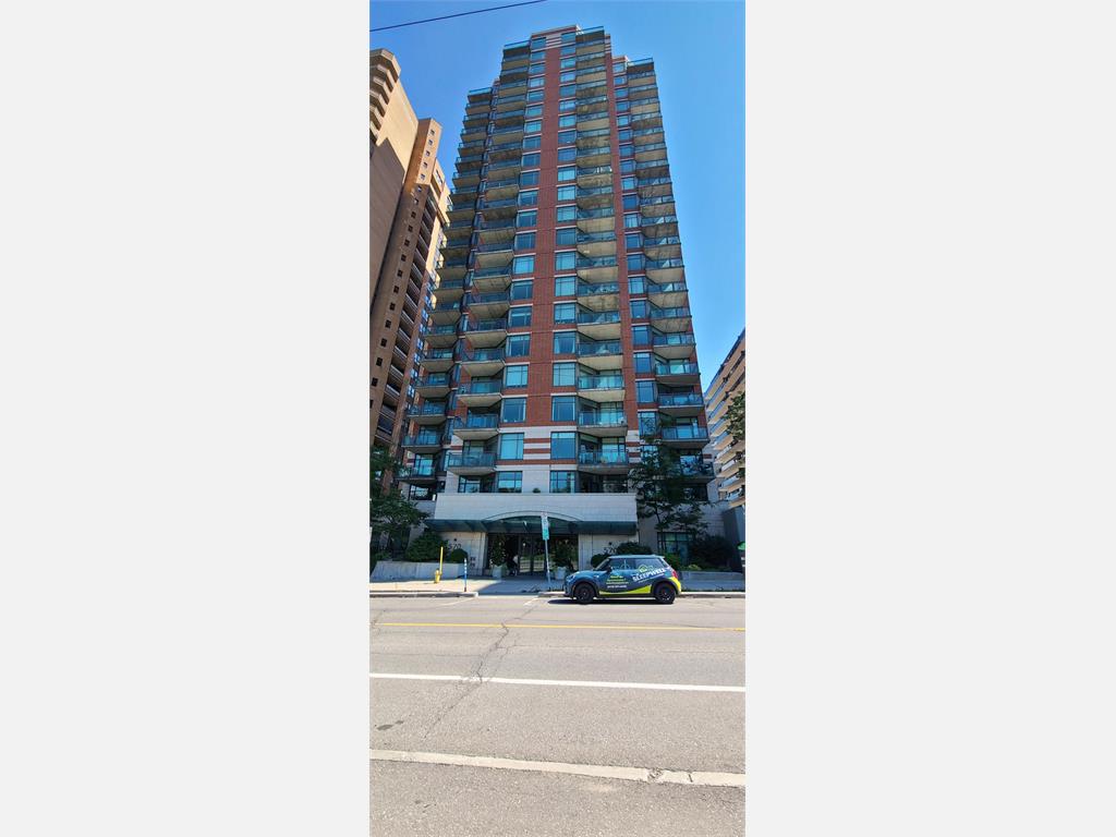 570 Laurier Avenue West - 2005