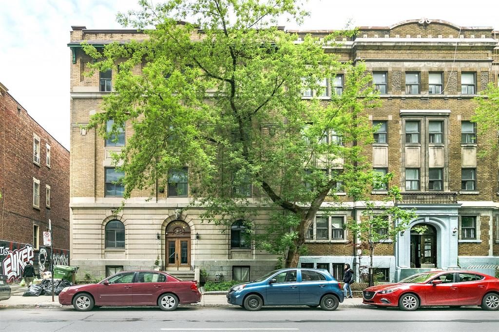 2087 Boulevard de Maisonneuve Ouest