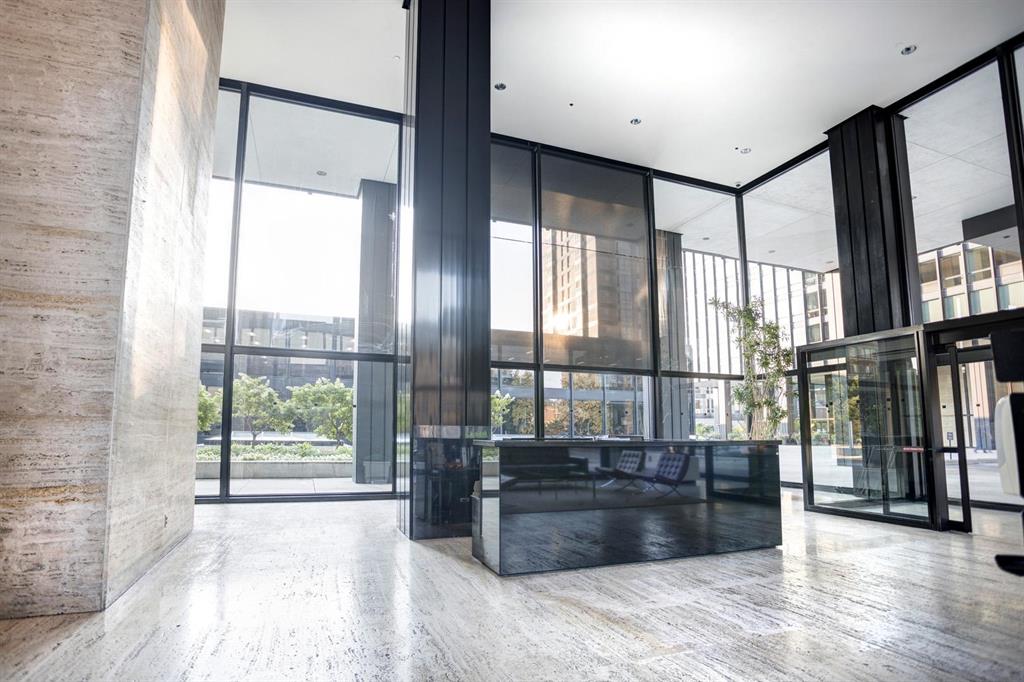 2 Westmount-Square