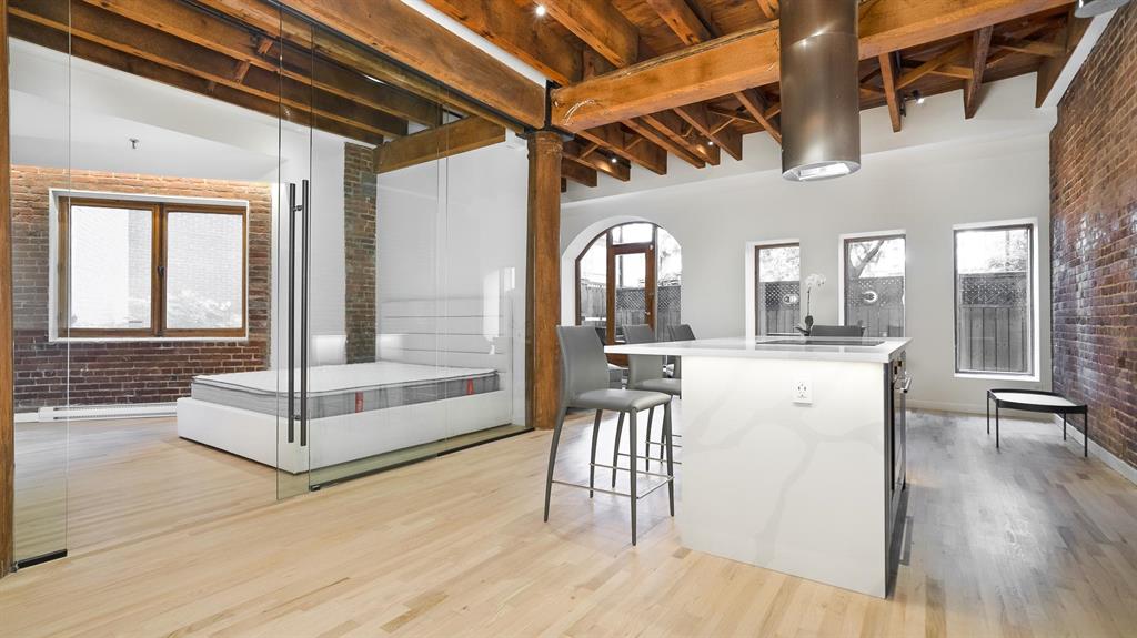 157 Saint-Paul St W