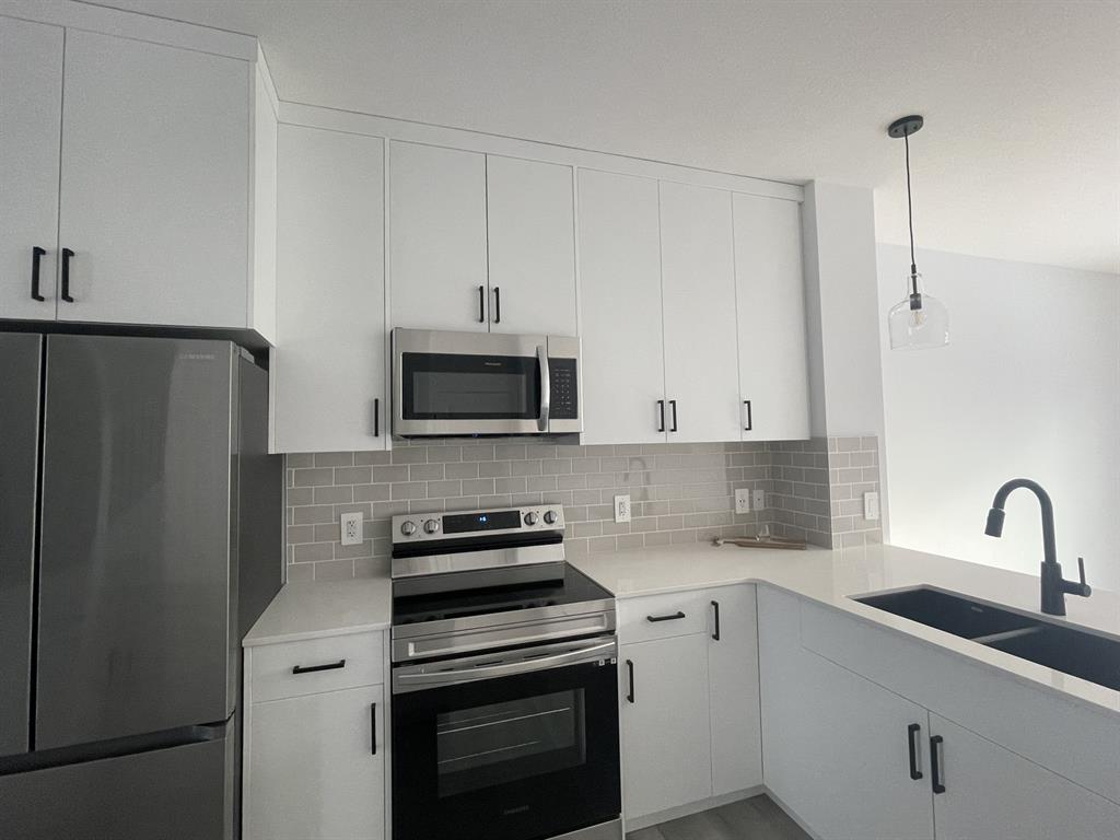 16715 30 Ave