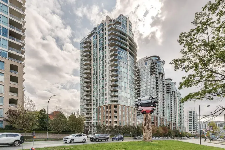 125 Milross Avenue