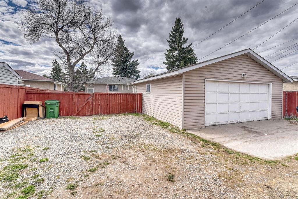 1516r 46 Street Southeast