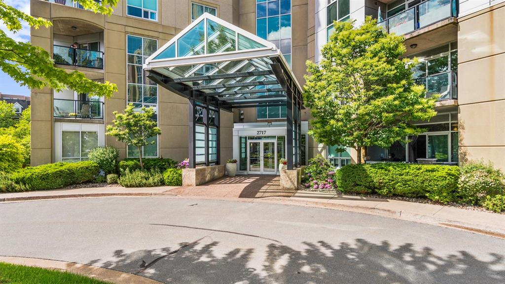 2717 Gladstone Street