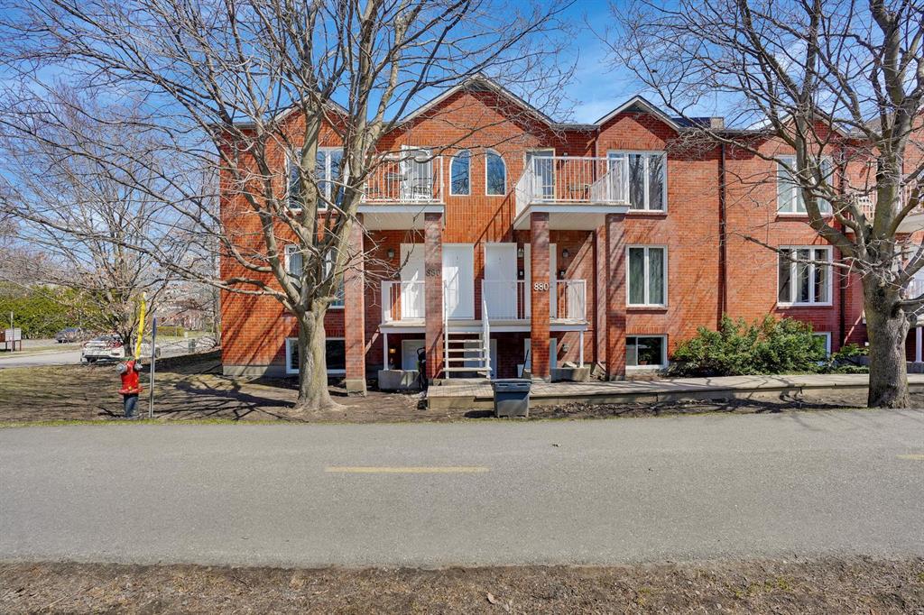 870 Boulevard de la Cit�-des-Jeunes