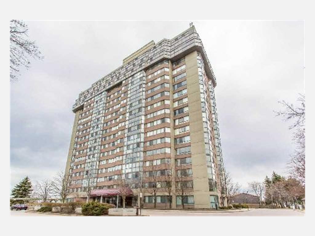880 Dundas Street W