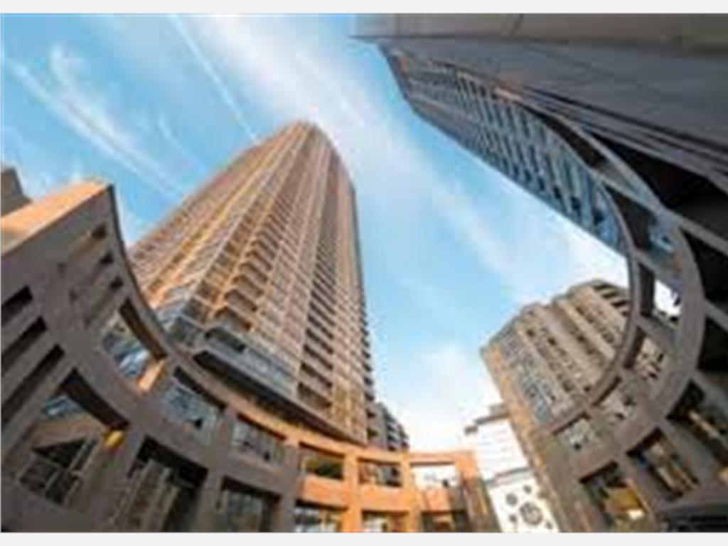 2191 Yonge St