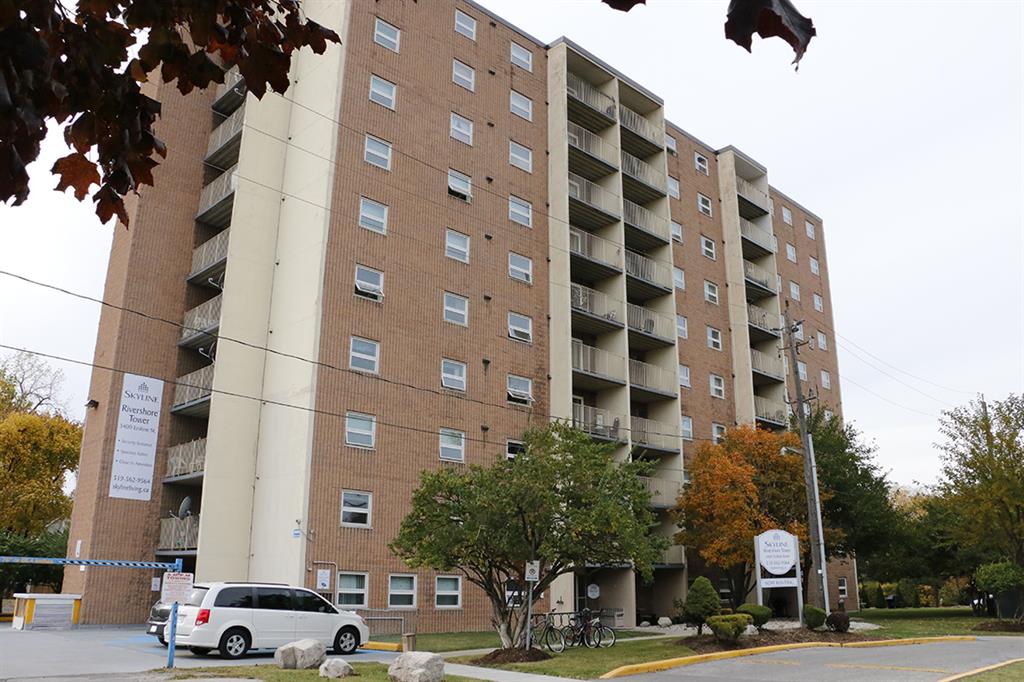 3400 Erskine St.