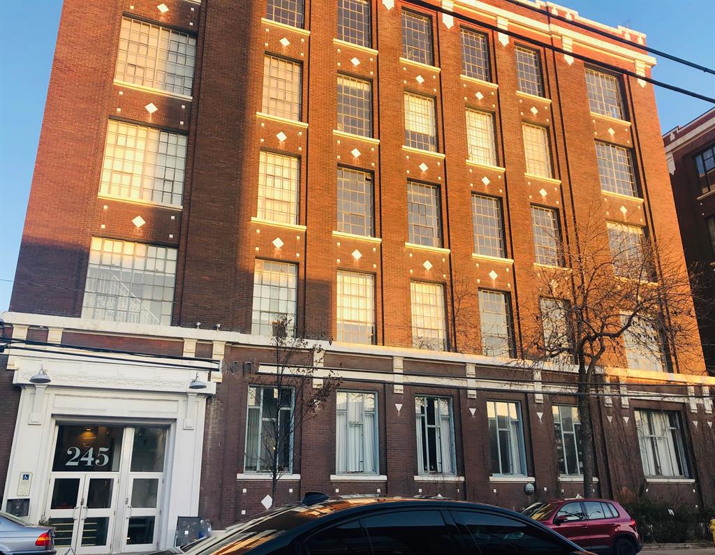 245 Carlaw Ave