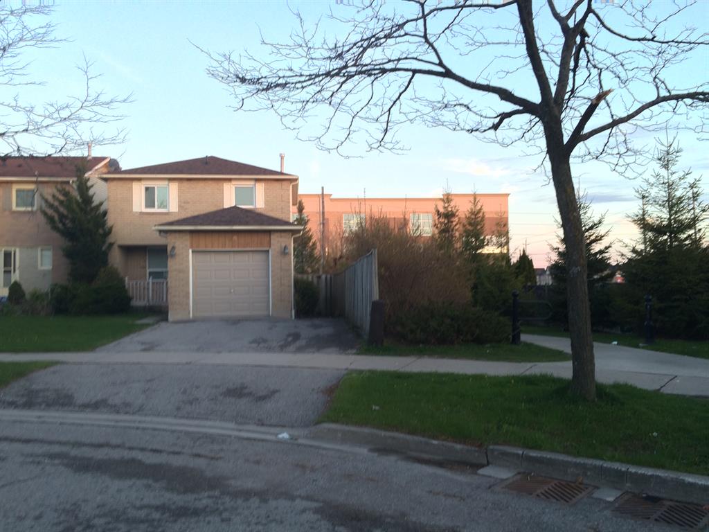 20 Field Cres