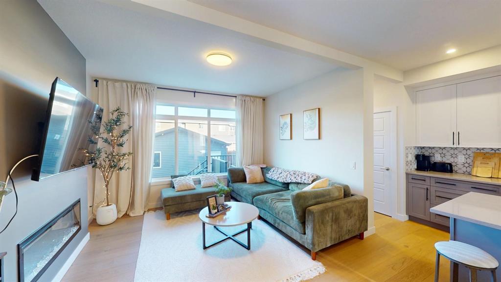 880 Lawthorn Way Southeast