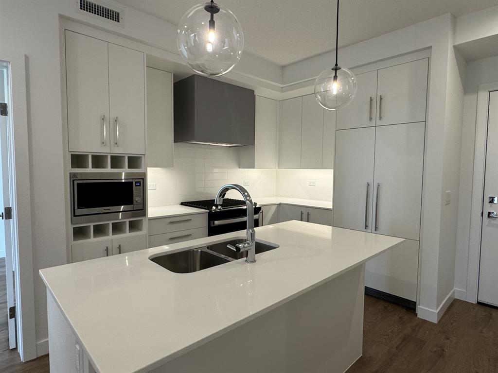 8370 Broadcast Avenue Southwest