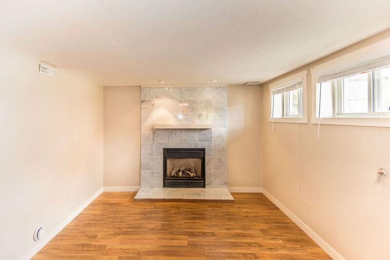 4904 19 Ave NW, Lower