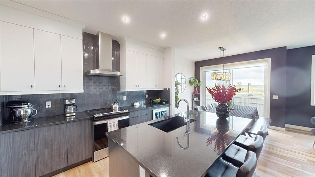 228 Magnolia Crescent-Upper