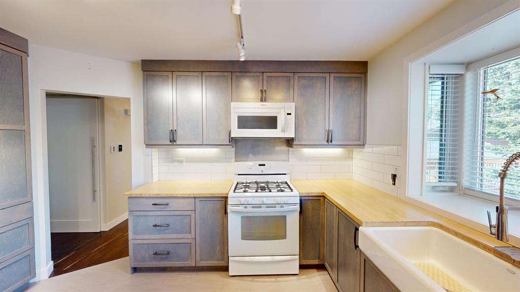 4111 Charleswood Drive Northwest - Upper unit