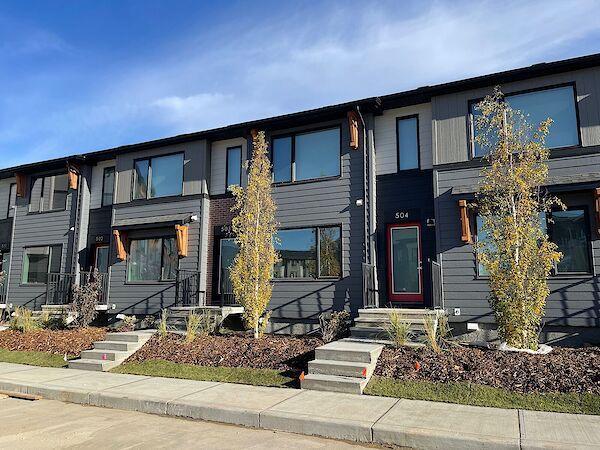 81 Arbour Lake View Northwest