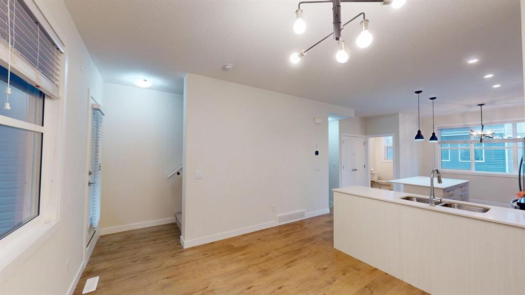 204 - 50 Cornerstone Pass Ne