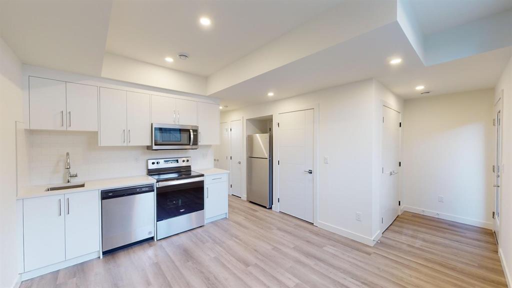 2102B 13 Street NW , Calgary , AB T2M 1T8