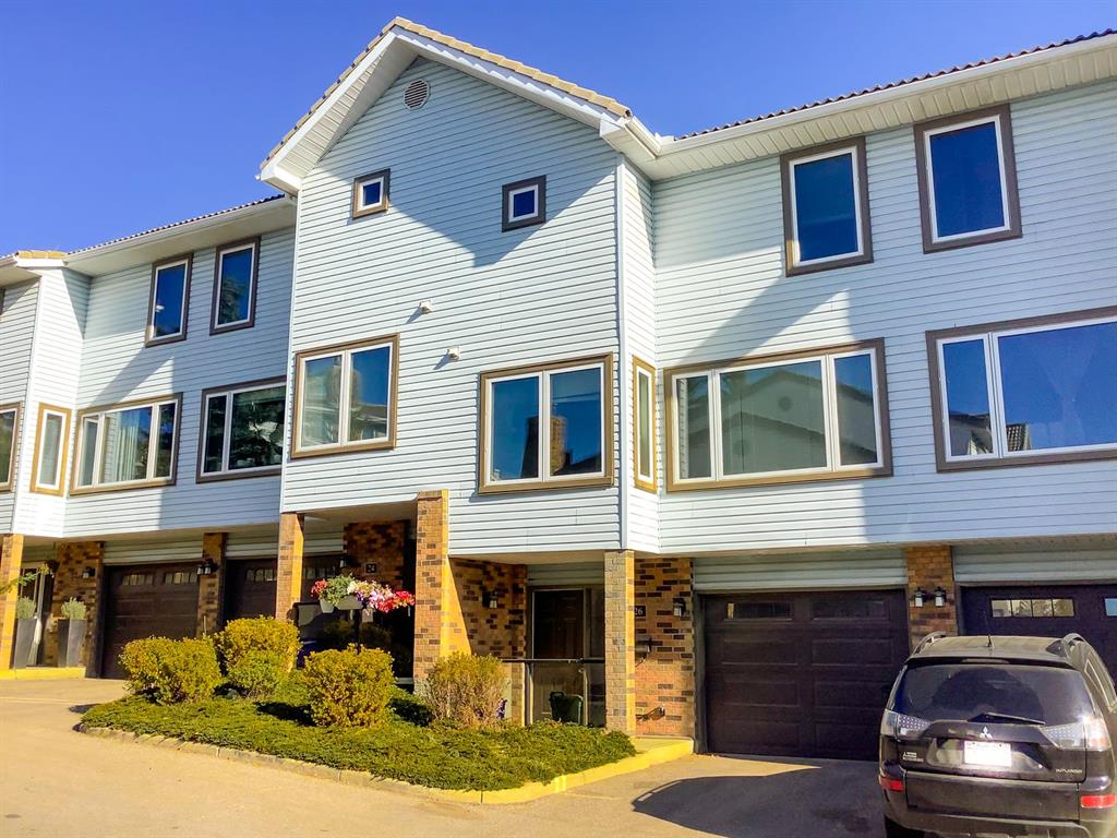 26 Coachway Gardens SW