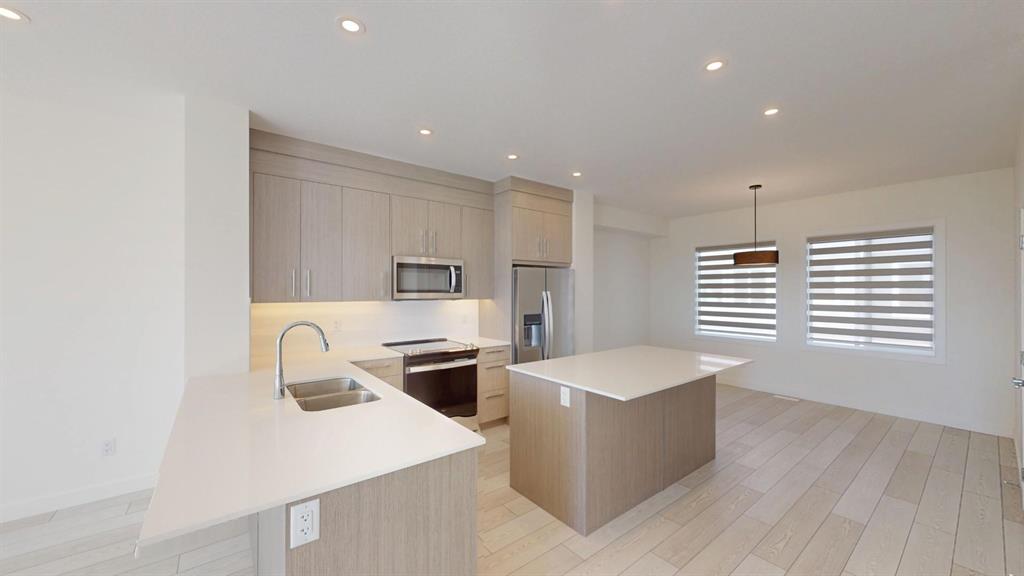 403 - 335 Creekside Boulevard