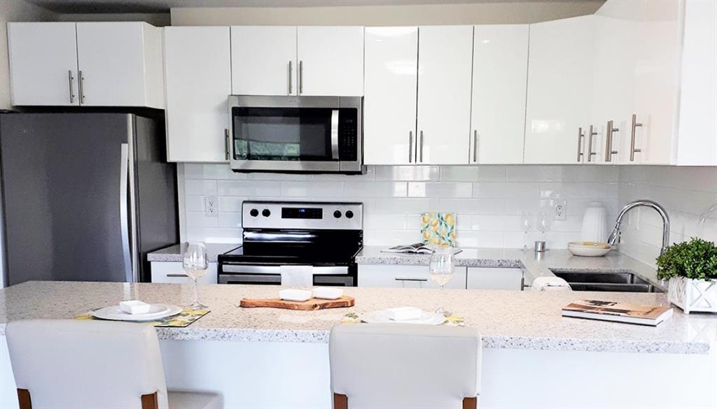 100 Eagle Street North