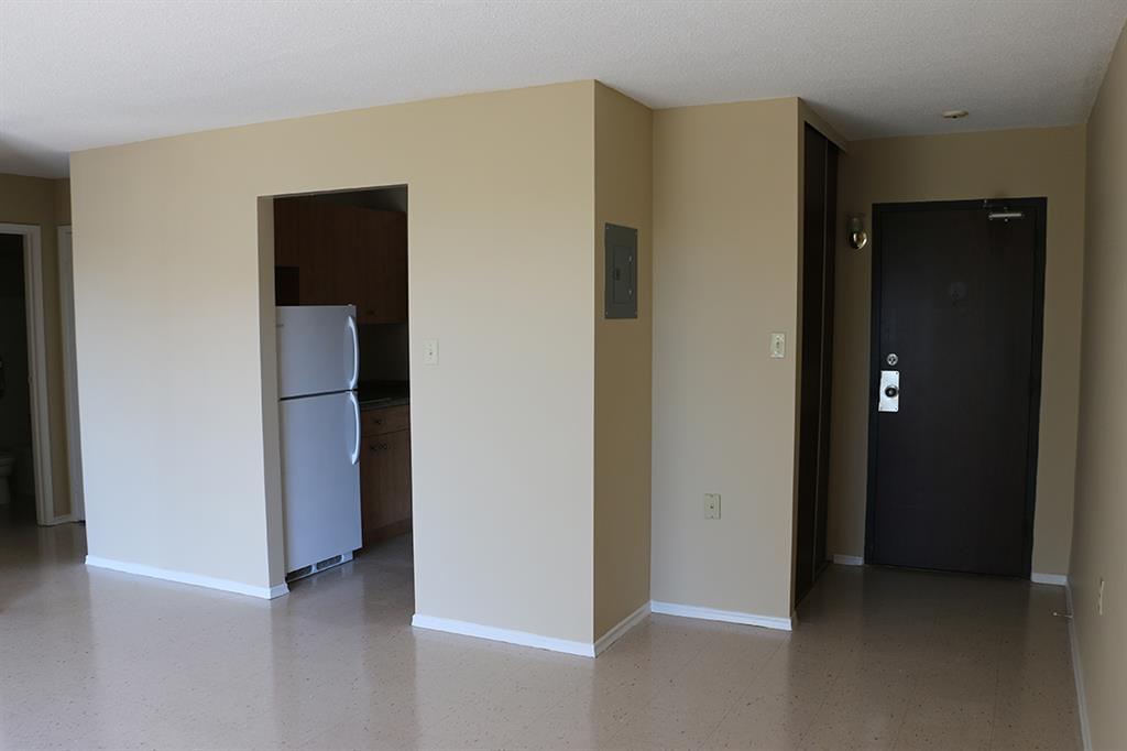 805 Grand Ave. W., Chatham Apartment for Rent