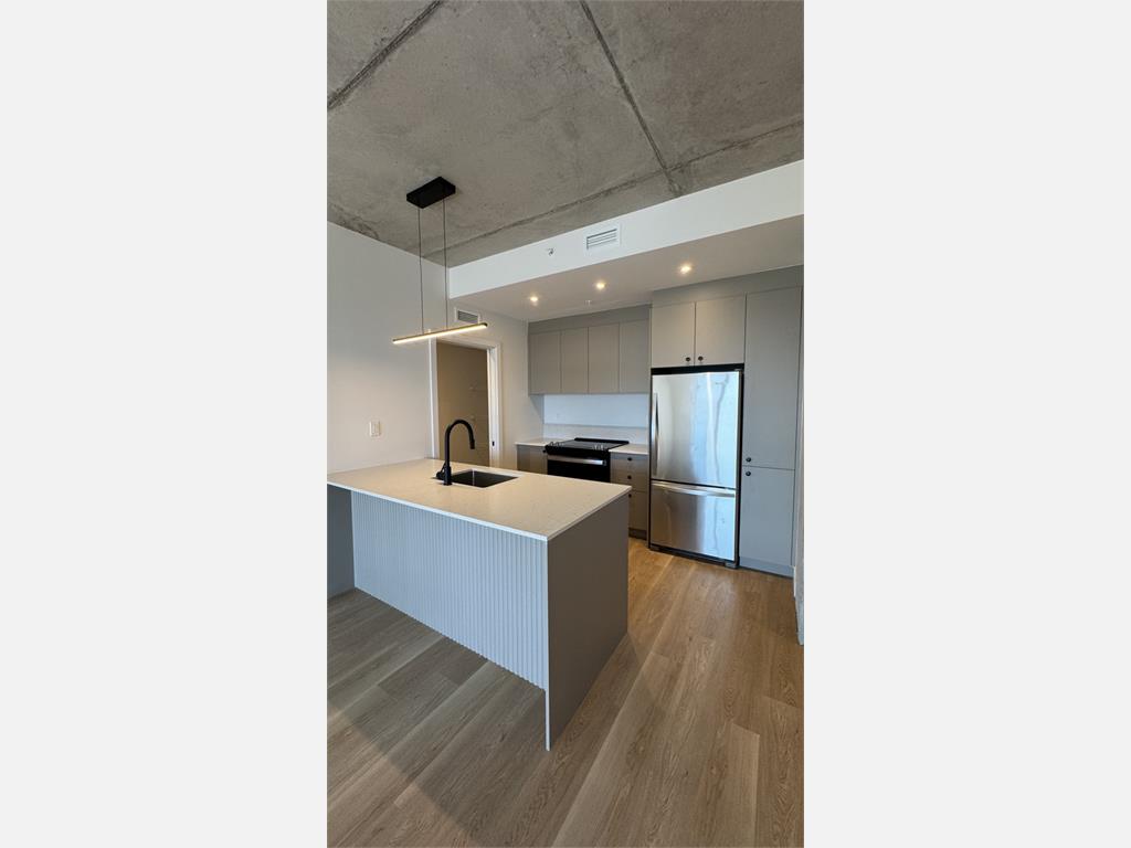 200 Avenue Dorval