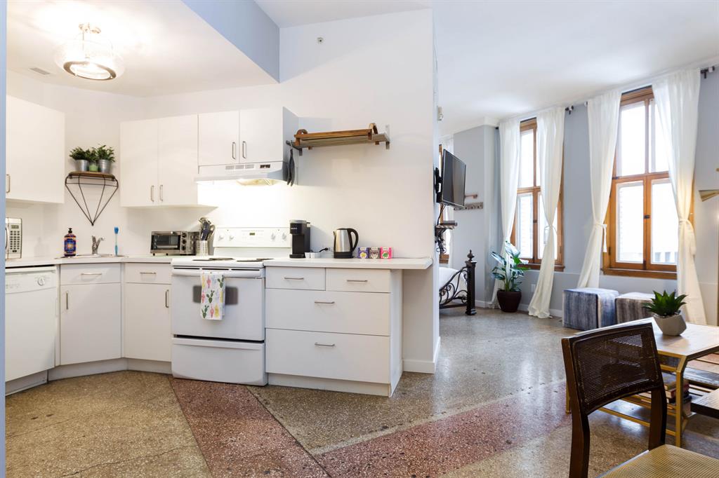 10134 100 St NW