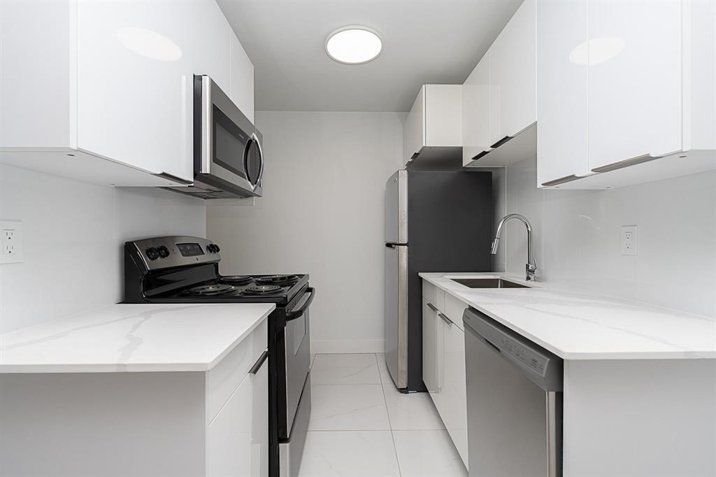 11005 98 Ave