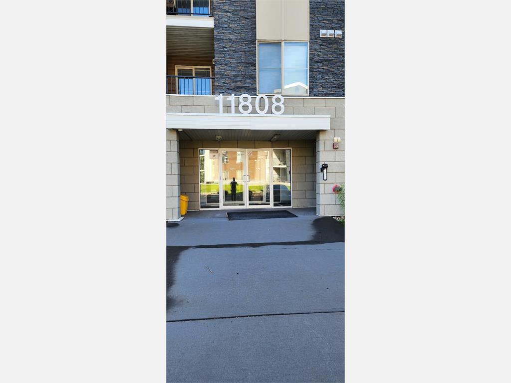 11808 22 Ave SW