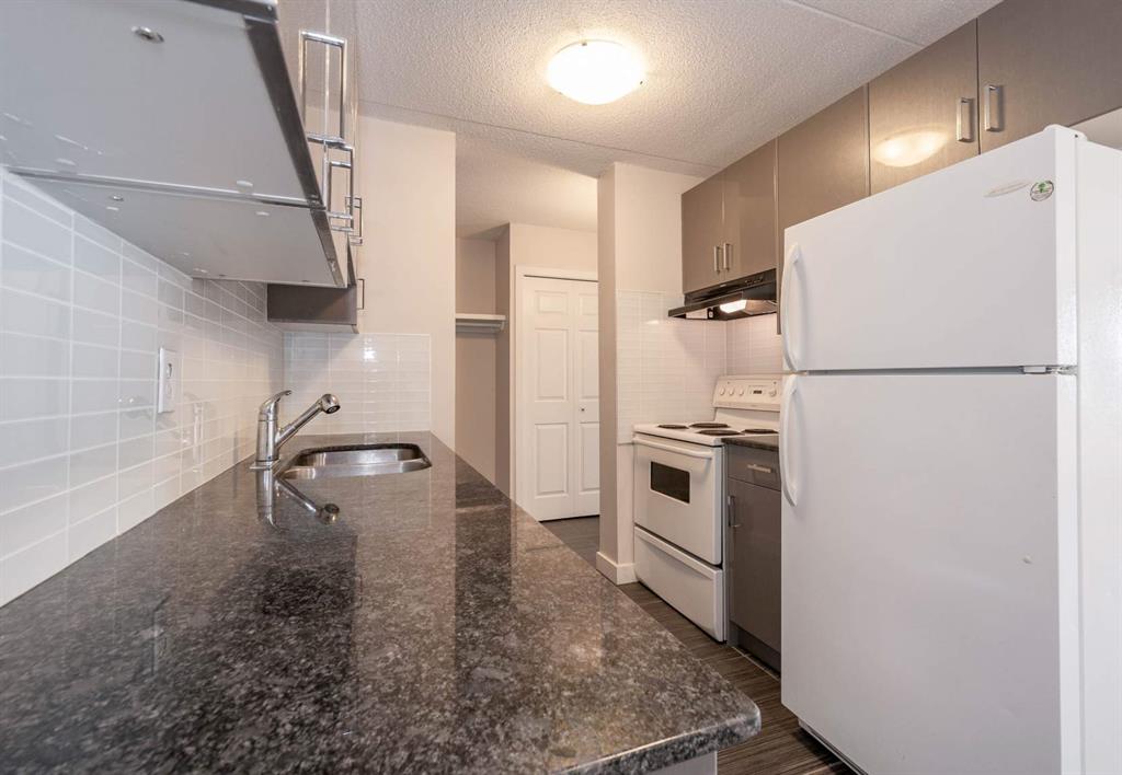 16527 Stony Plain Rd NW