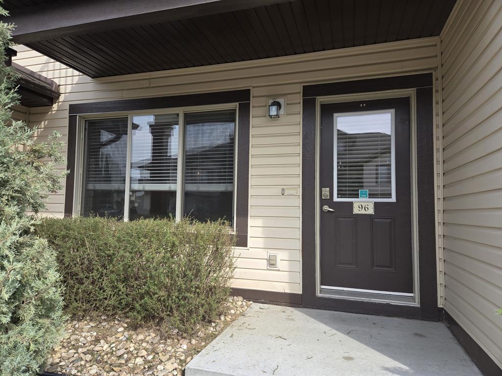 604 62 Street Southwest