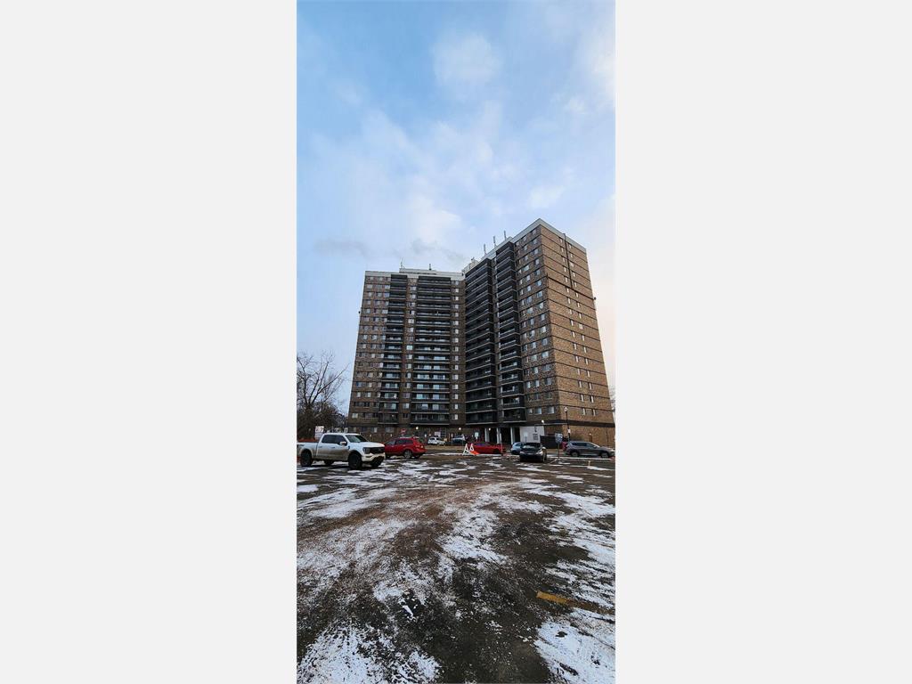 718- 13910 Stony Plain Road Northwest