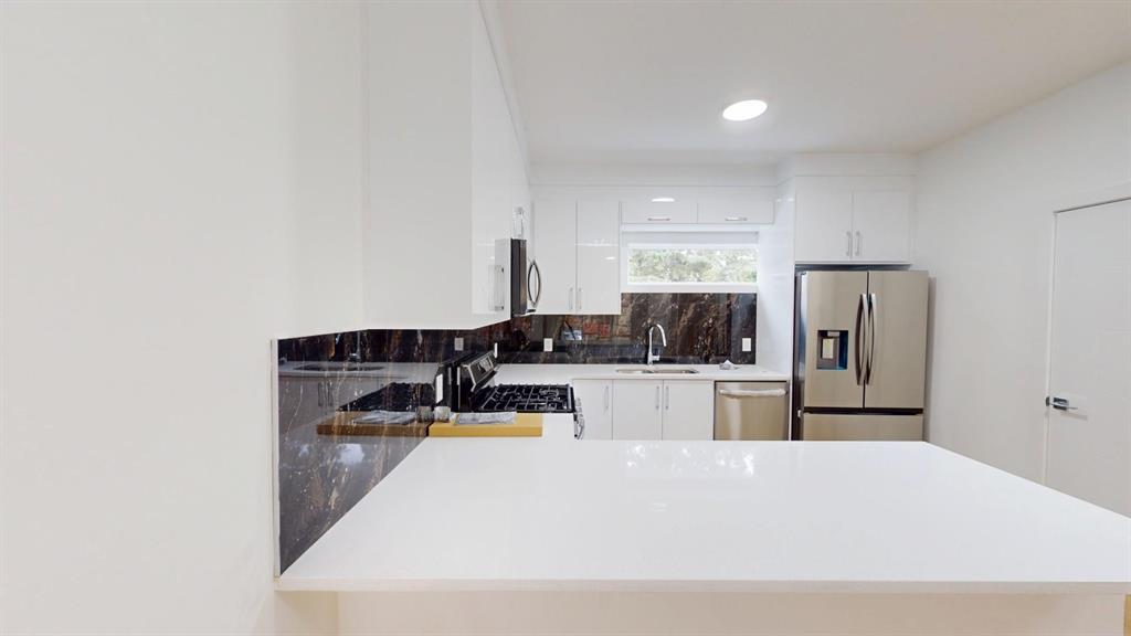 MAIN-10963 140 Street NW
